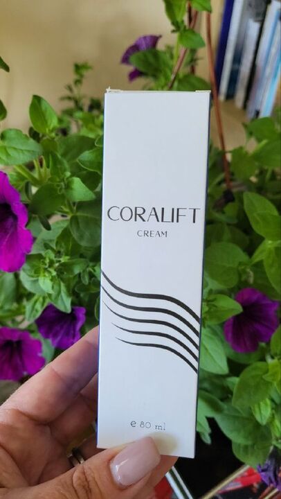 Experience using Corallift cream, photo of the packaging. 